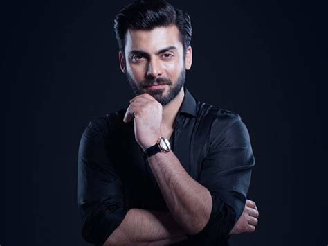 La Nuit Lumineuse de Fawad Khan: Un Soirée Inoubliable avec le Charme Pakistanais!