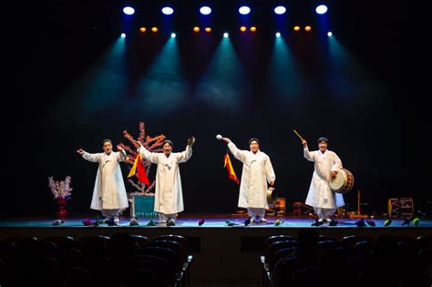 Le Concert de Dévotion à Paris: Un mélange explosif de musique traditionnelle pakistanaise et de pop moderne!